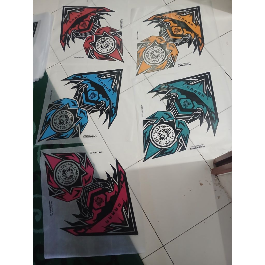 Kertas Layangan 2 Warna Super.