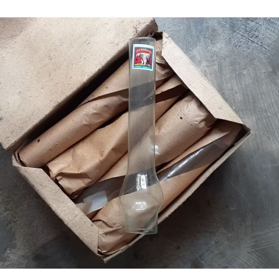 Semprong Kaca Lampu Minyak Tanah Kuno Cap BERUANG