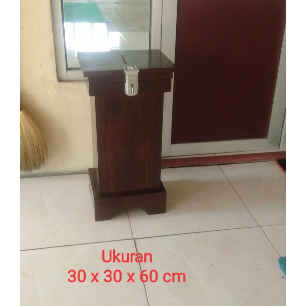 Kotak Amal Kayu Suren