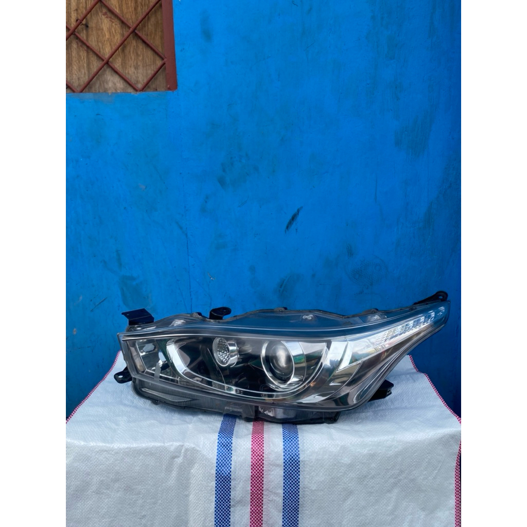 headlamp lampu depan Yaris 2015-2016 original
