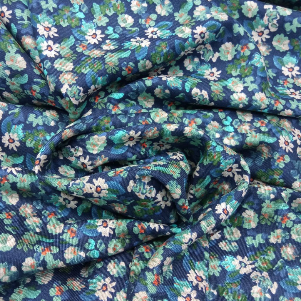 KAIN KATUN TWILL PREMIUM UNIQLO GARMENT MOTIF BUNGA KECIL WITH BLUE