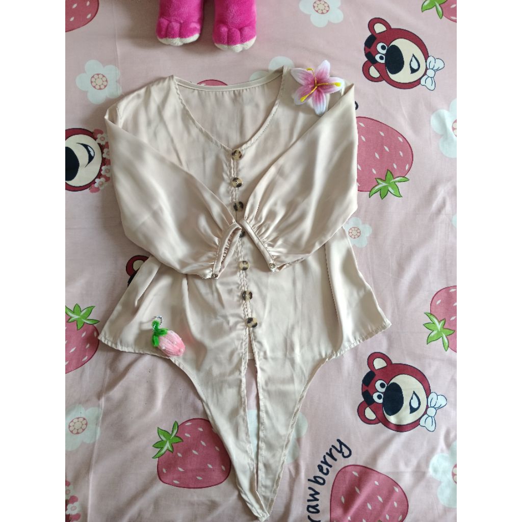 Preloved blouse satin