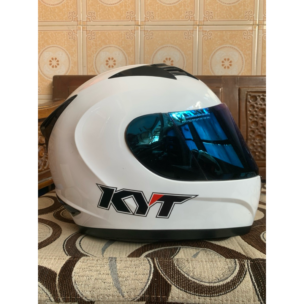 Helm KYT R10 Full Face