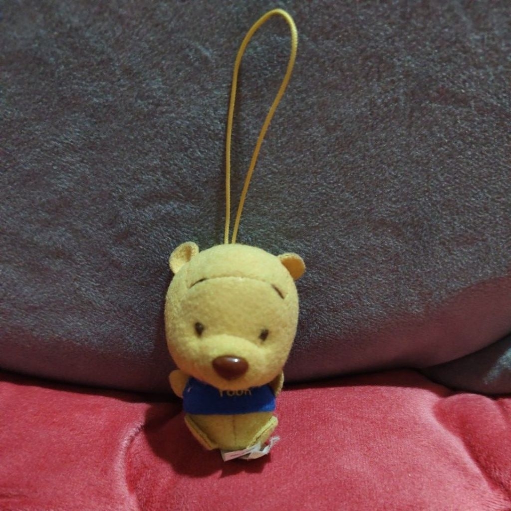 boneka gantungan kunci pooh kostum kecil banget ori