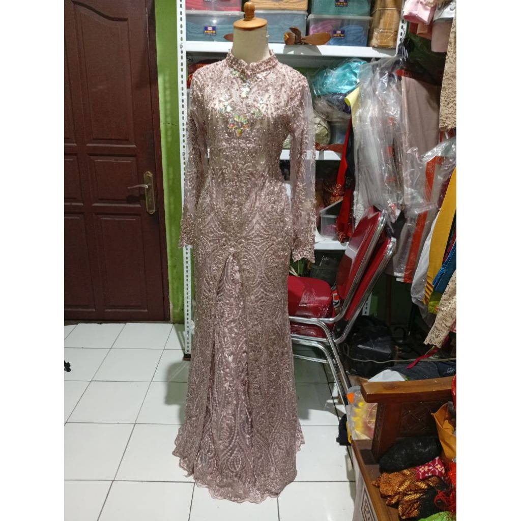 gaun kebaya pengantin preloved (pernah pakai) berekor terpisah