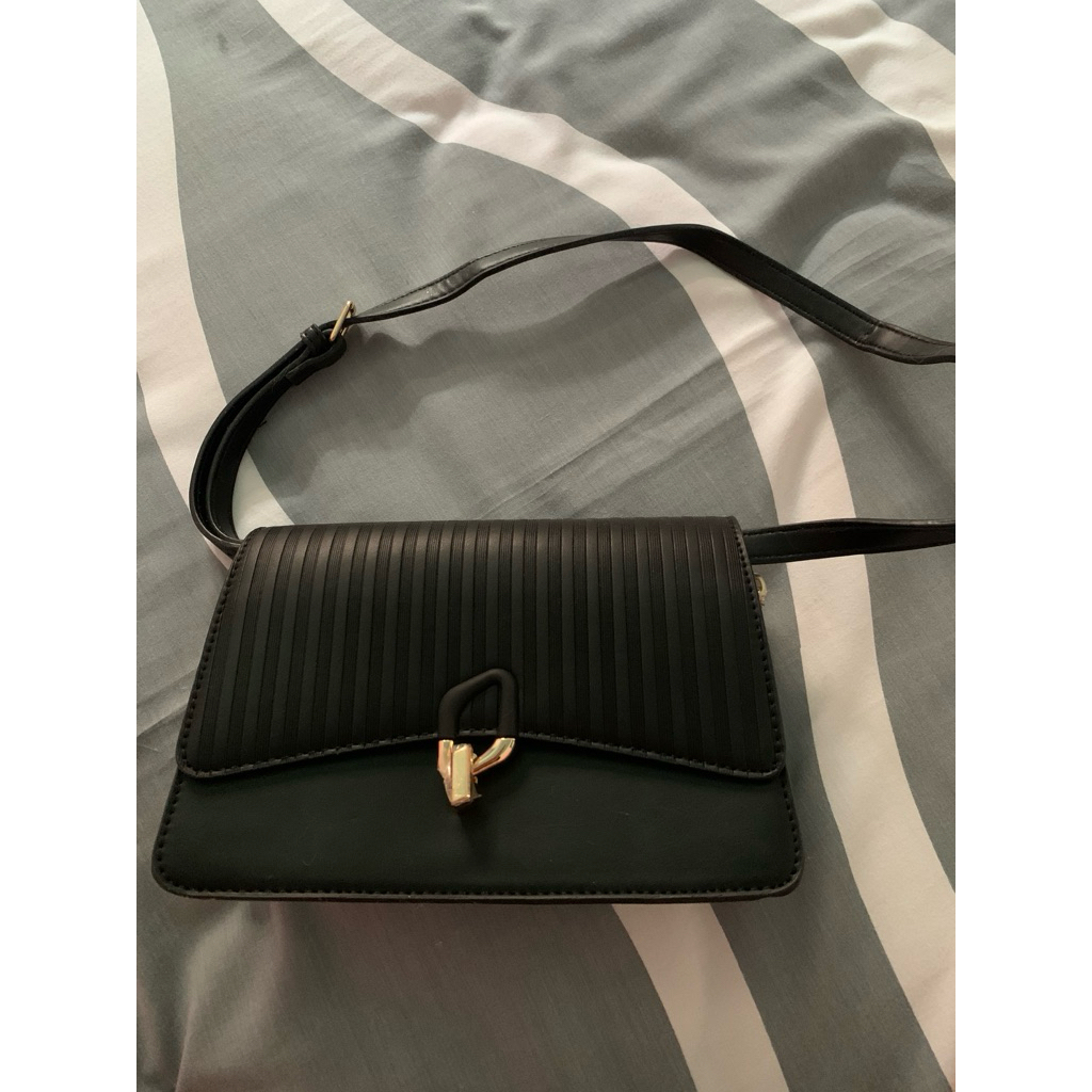 tas kecil selempang elizabeth