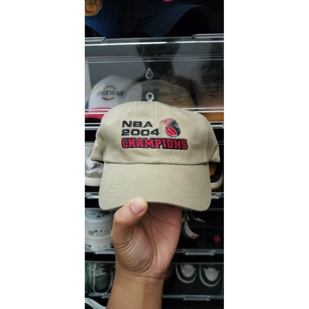 NBA CHAMPION 2004 VINTAGE CAP