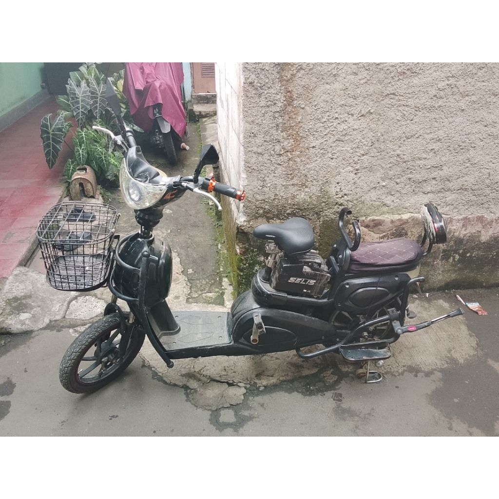 sepeda listrik merk Selis murai