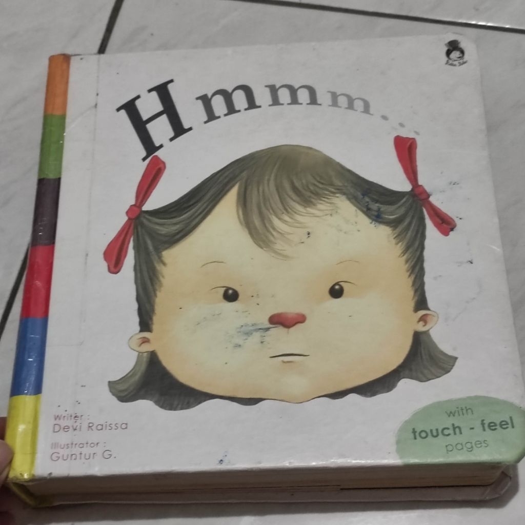 (English ver) PRELOVED RABBIT HOLE HMMM... Board Book Touch and Feel Buku Bekas Anak