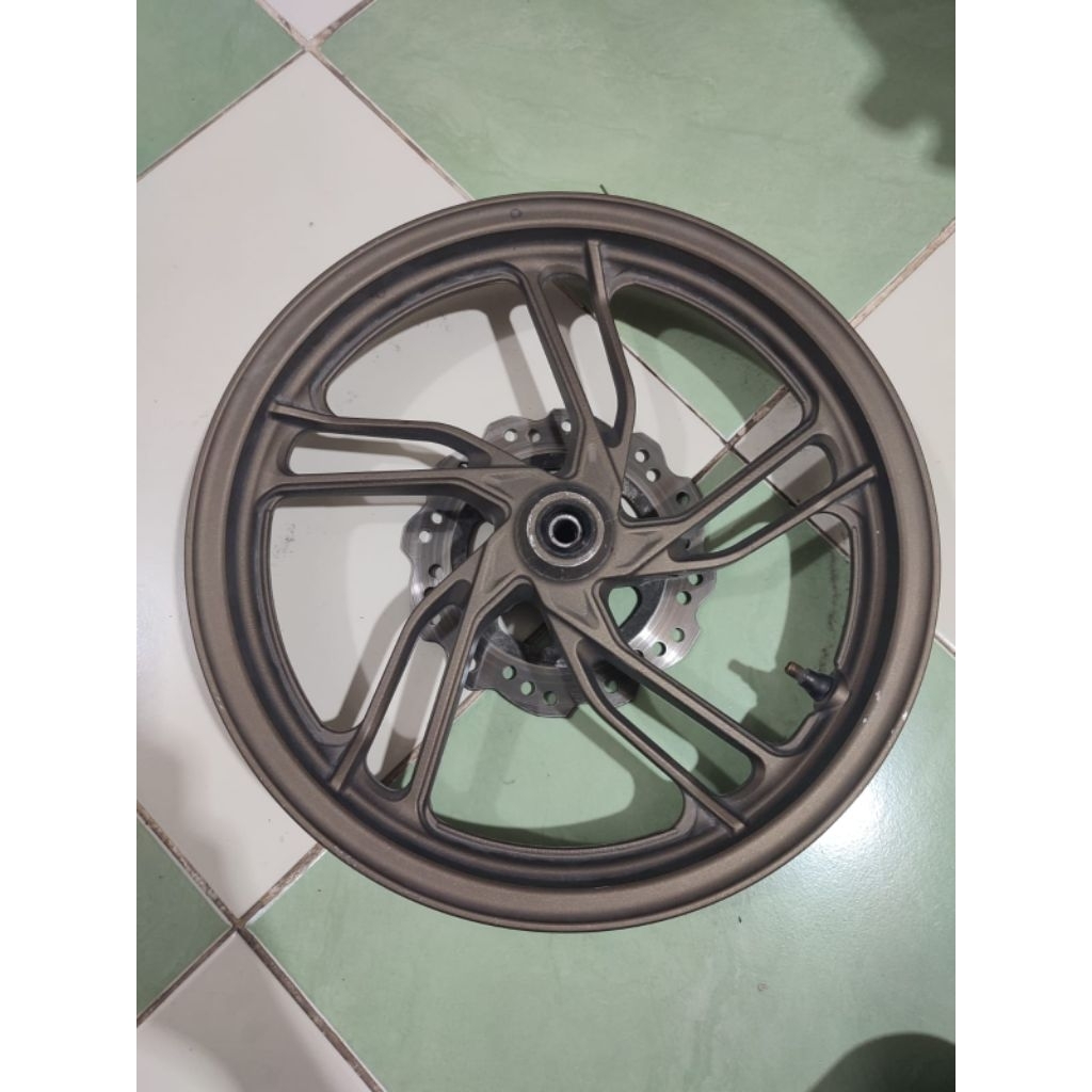 VELG plus piringan Depan Honda Vario 150  asli Copotan warna Coklat dof