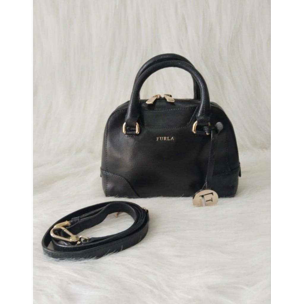 Preloved tas sling wanita Furla, bahan full kulit asli