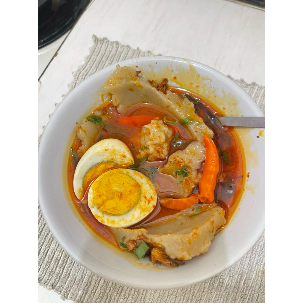 BAKSO IKAN TENGGIRI ISI TELOR KUAH MERAH