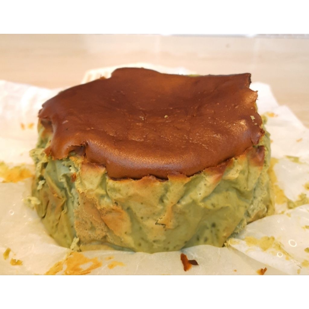 

Gluten-free Matcha Burnt Cheese Cake