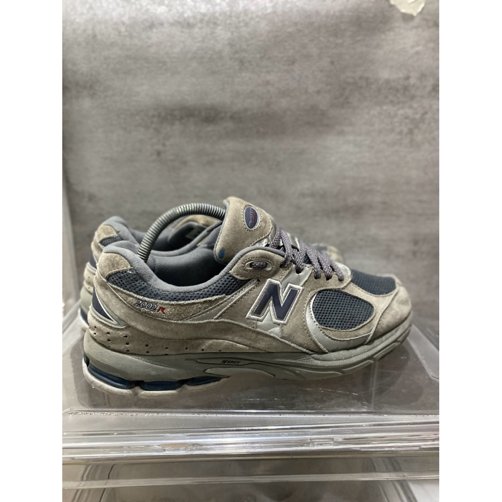 new balance 2002R