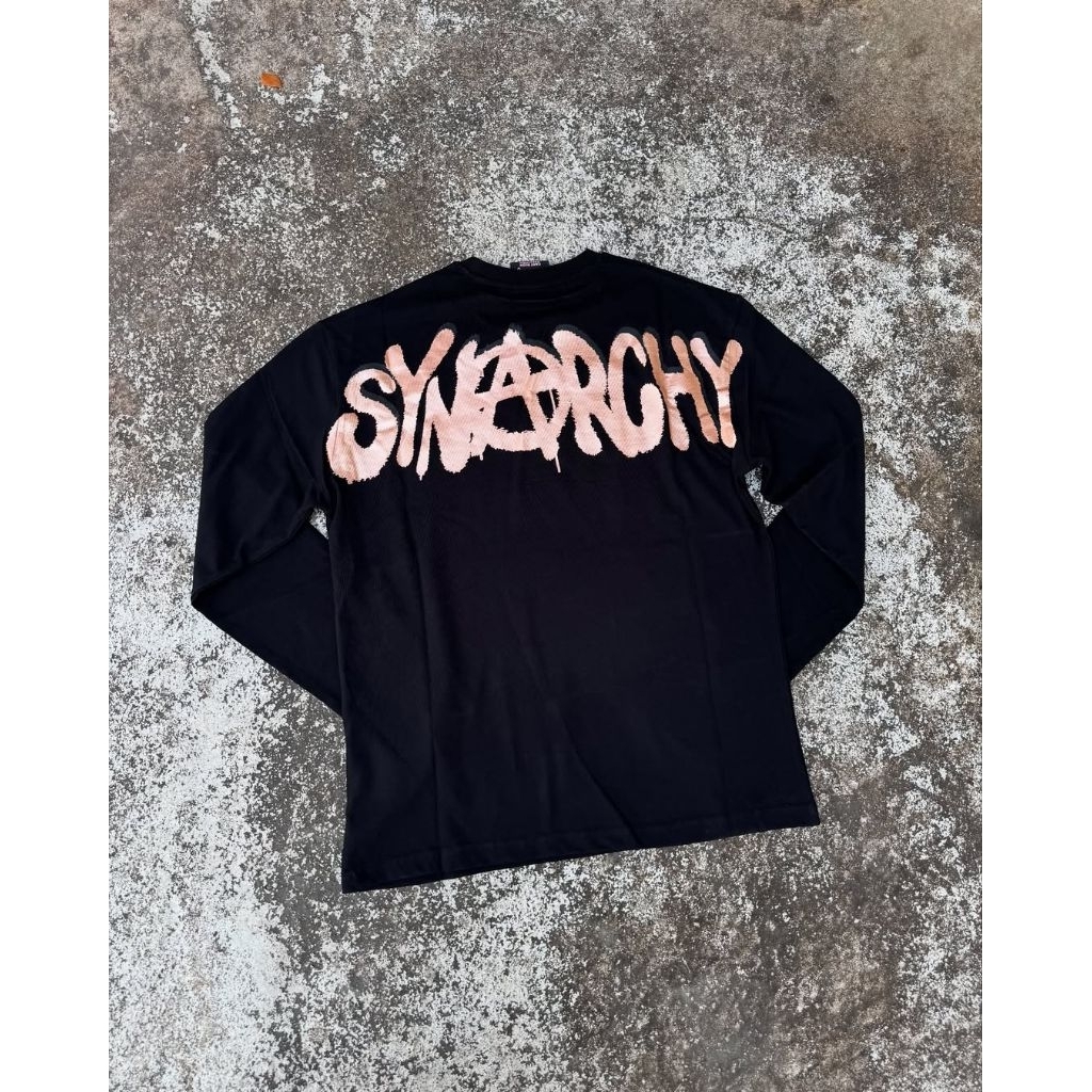SYNA WORLD CREWNECK