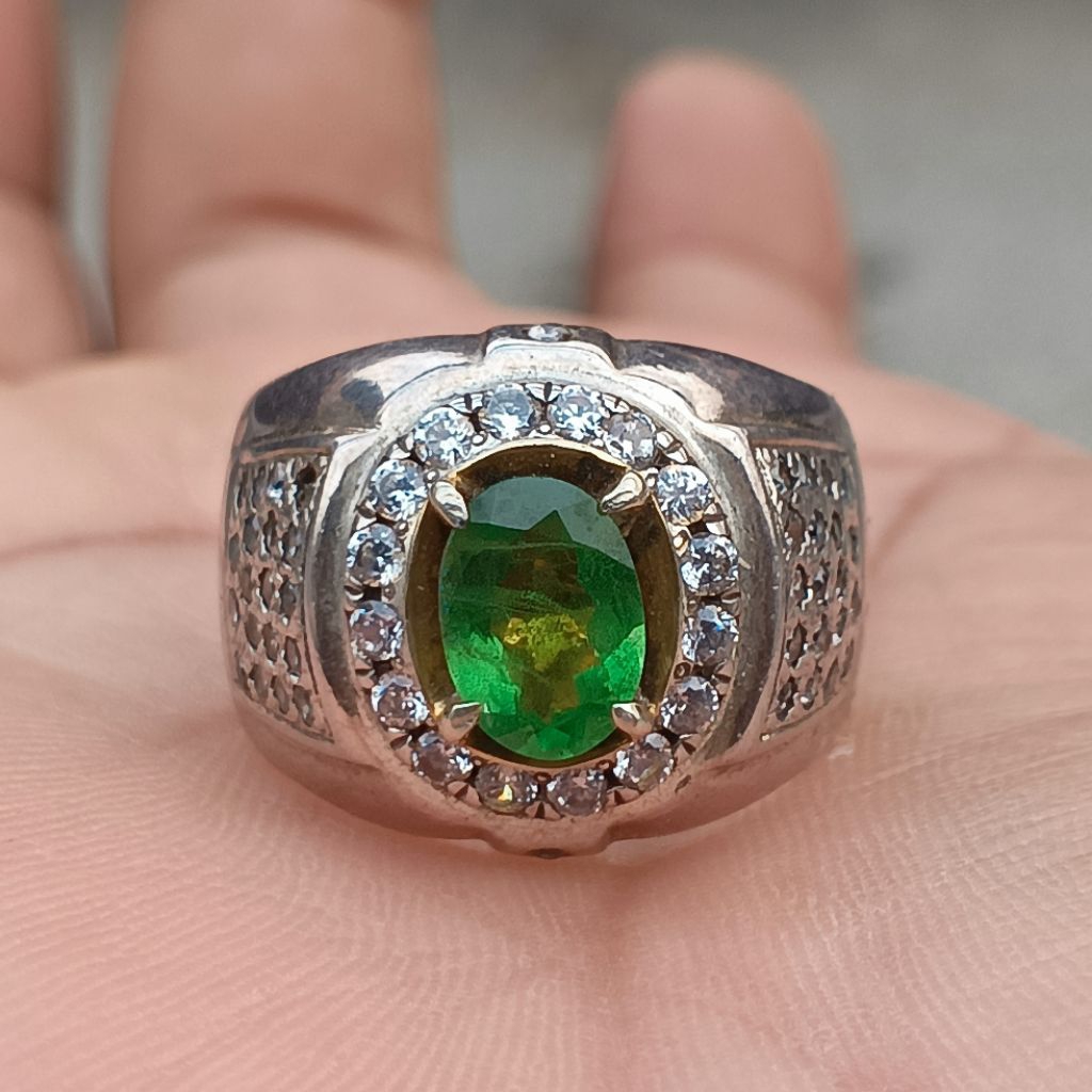 tsavorite green garnet top kristal memo lab
