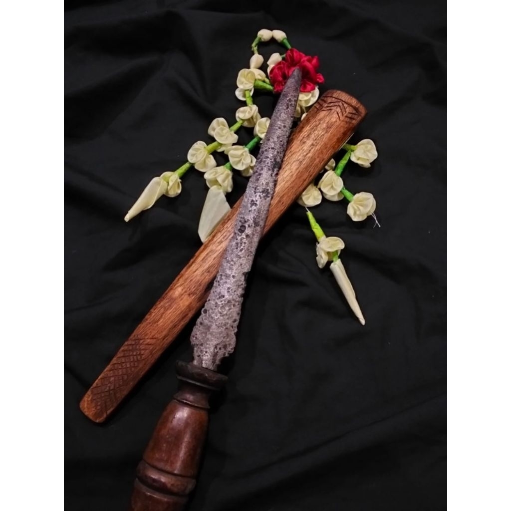 tombak pusaka bliring Lanang sepuh kuno super wingit pusaka Jawa murah