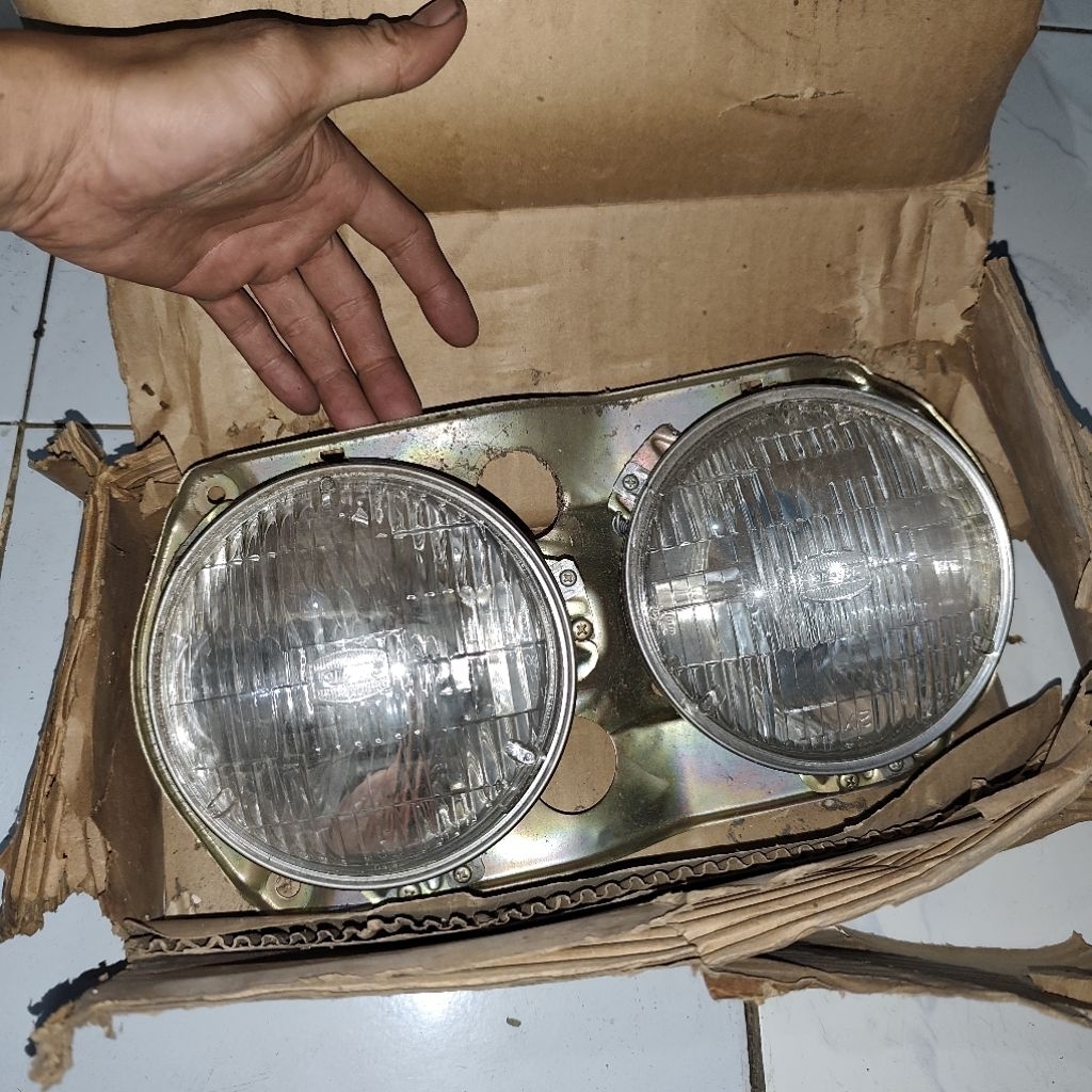 lampu colt t120 lama R kanan original