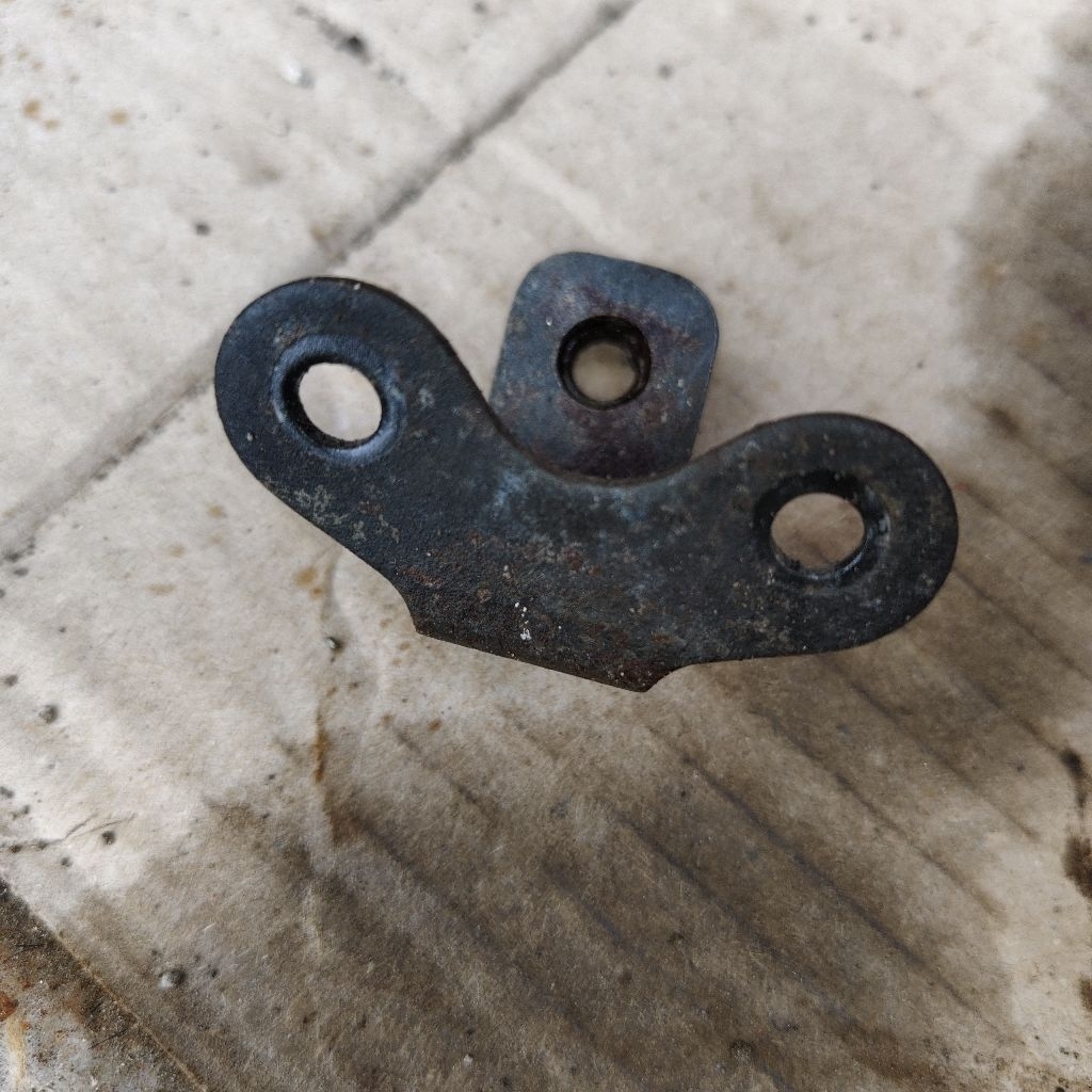 braket headlamp bawah suzuki RK Cool 28F0 dudukan batok lampu