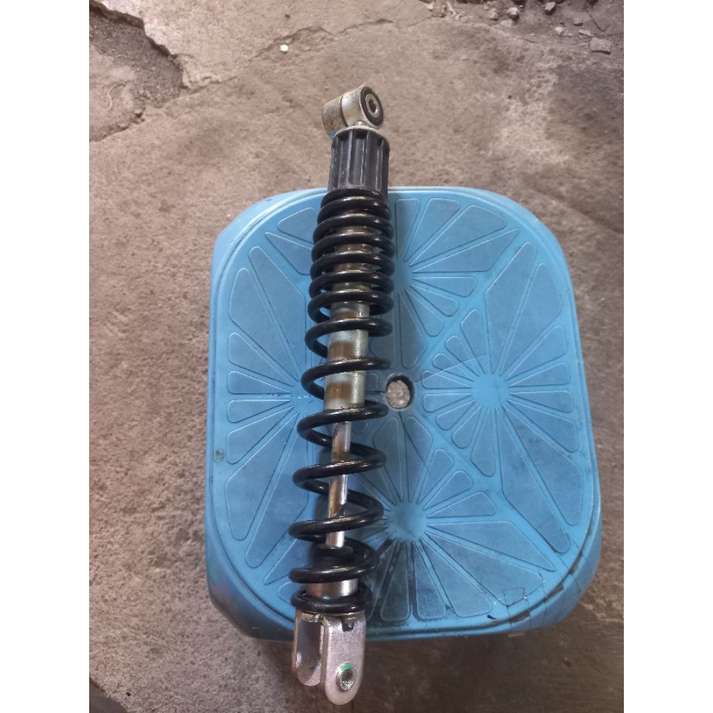 SHOCK BELAKANG YAMAHA FREEGO