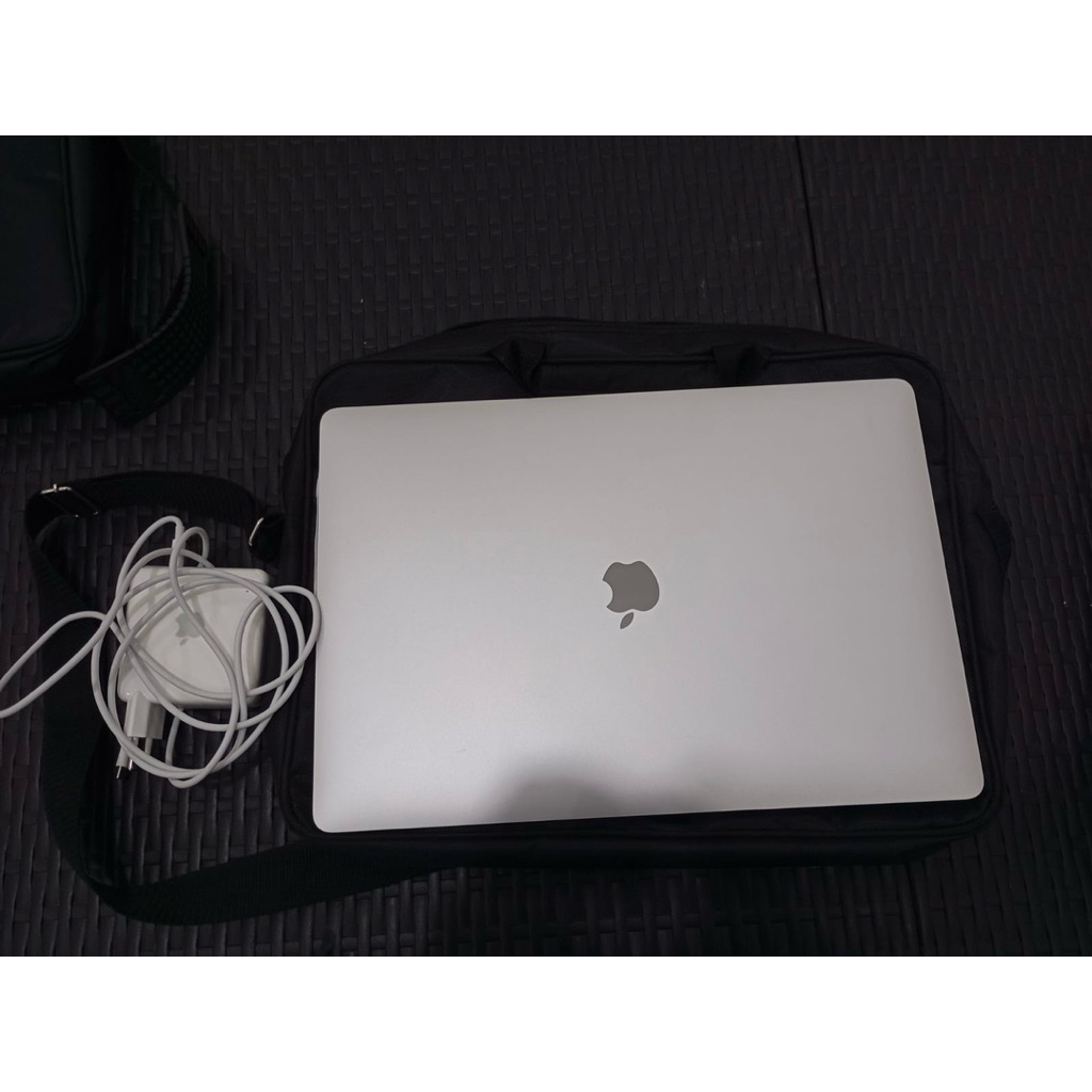 Macbook Pro 16 inch 2019 Core i7 16/512