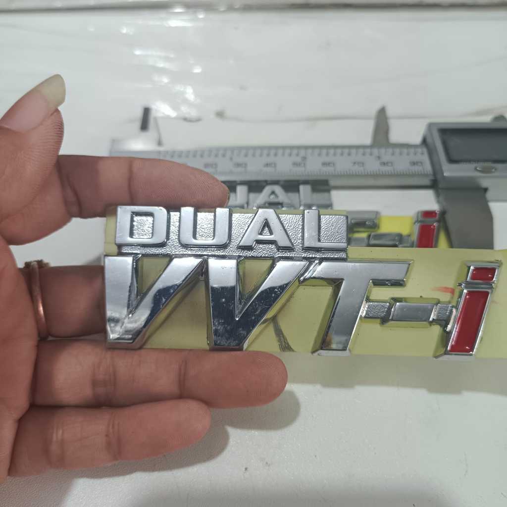 Emblem Tulisan Dual VVTI Original / Emblem Dual VVTI Besar