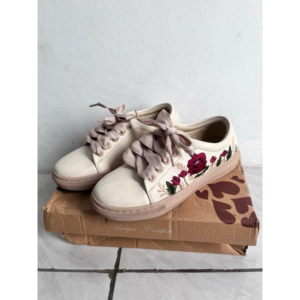 Preloved Sepatu KHK by Khakikakiku