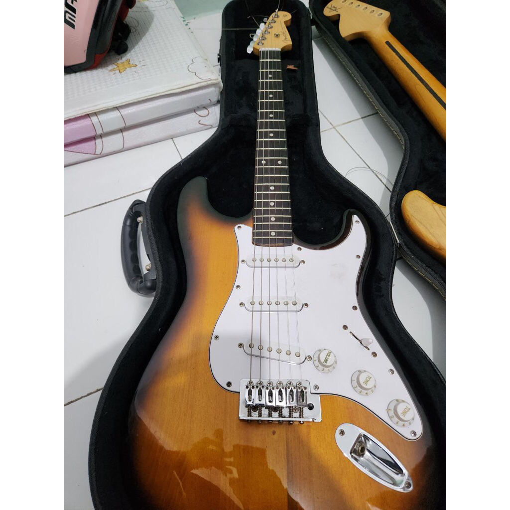 Gitar fender custom