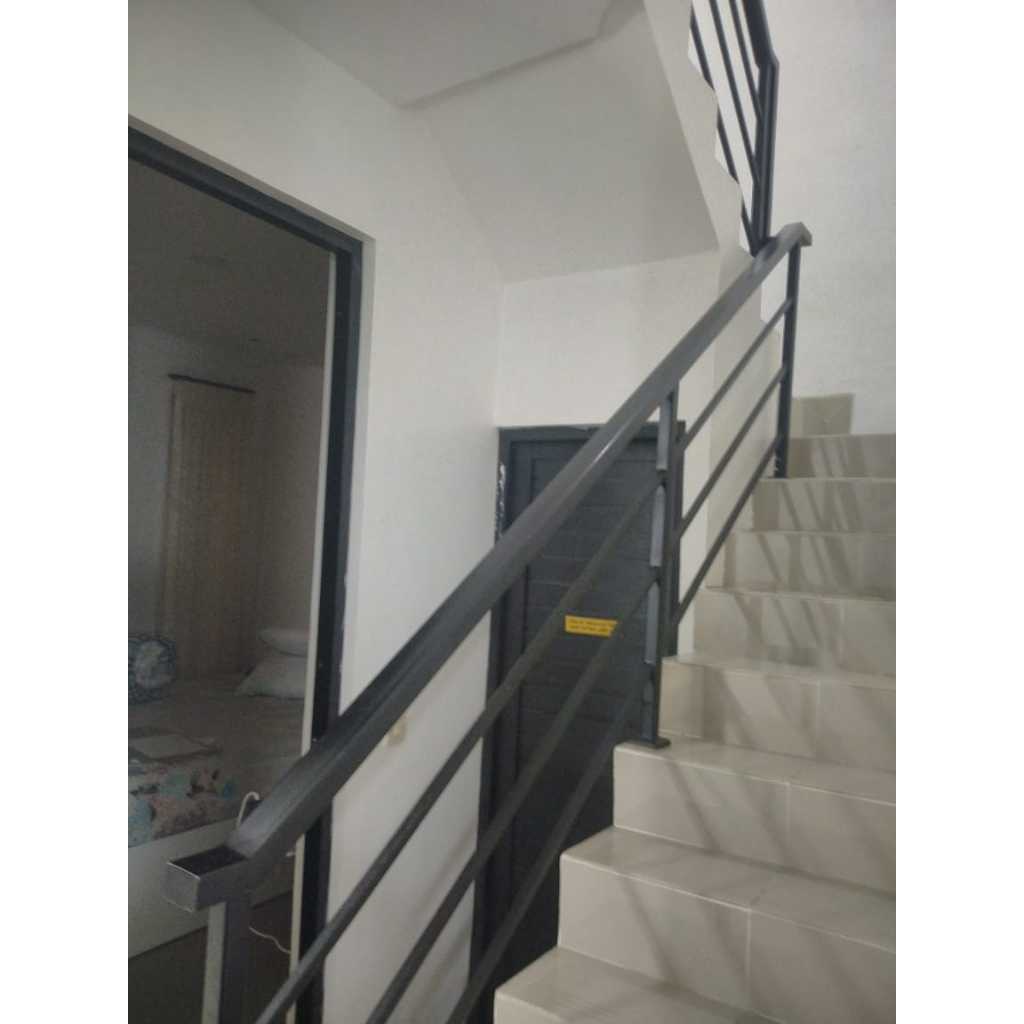 Railing Tangga Besi Hollow Minimalis