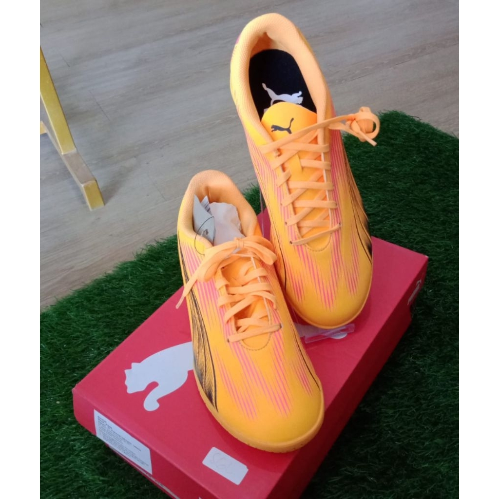 PUMA Sepatu Futsal Ultra Play It 107766 03