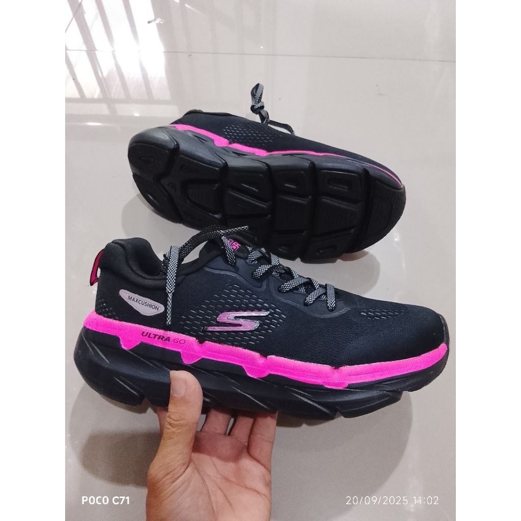 sepatu wanita Skechers max cushioning tali sepatu Sneaker wanita Skechers max cushioning tali