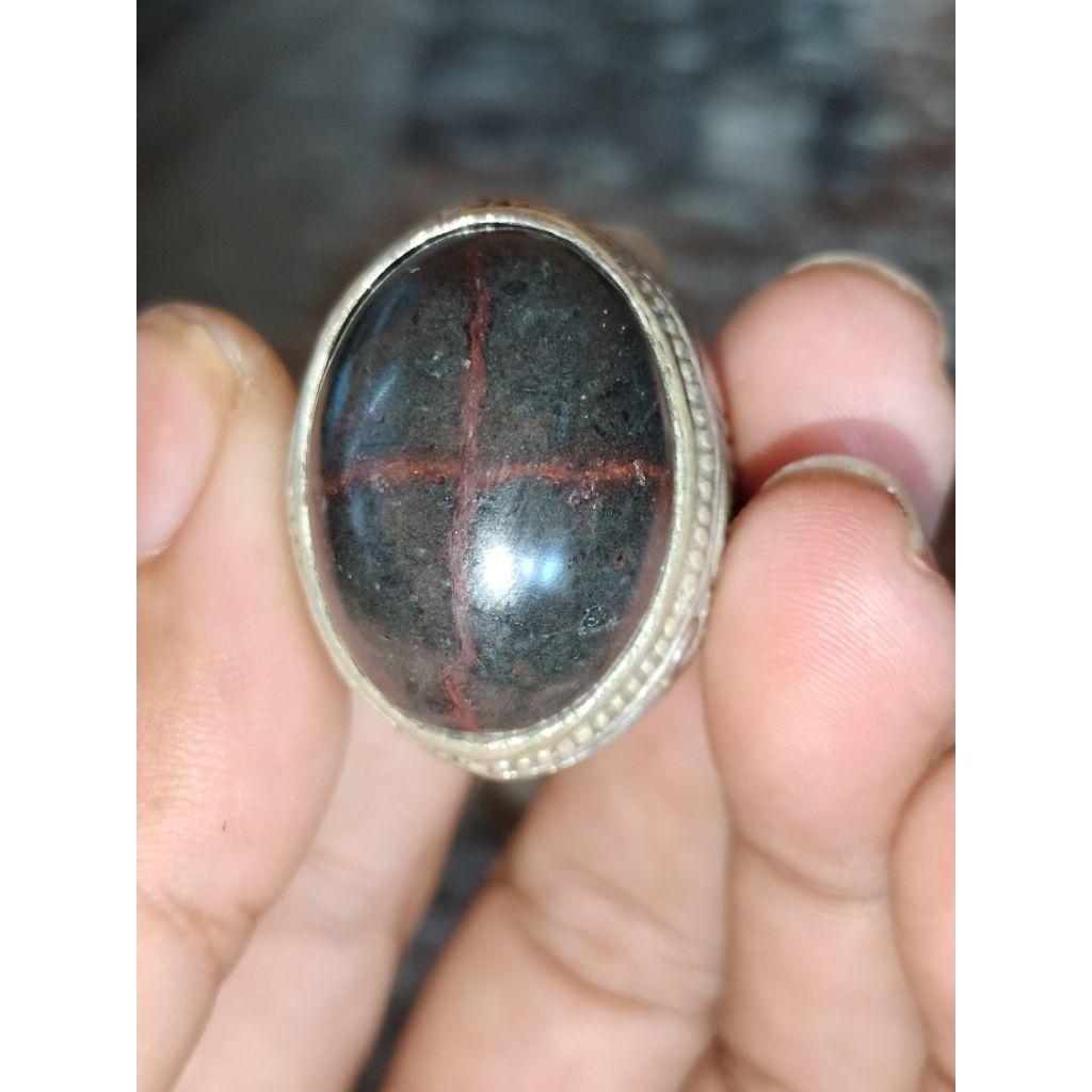 Batu Tapak Jalak Badar Besi Tali Merah