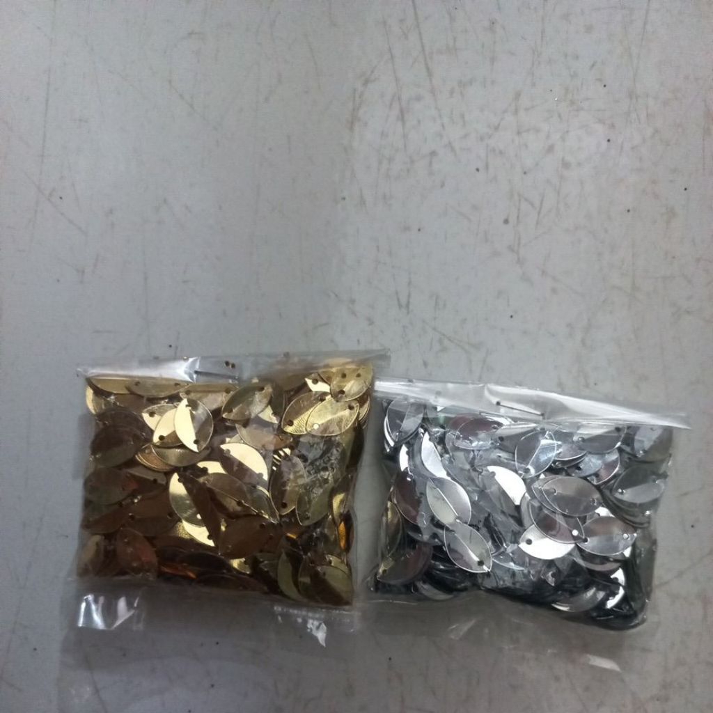 Payet sequin lancip borci daun