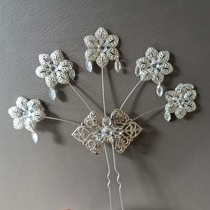 Konde Jawa/konde cunduk mentul (YASMIN)