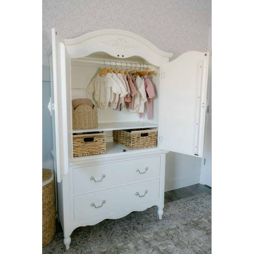 Lemari Bayi Kayu Jati Duco Putih Vintage – Lemari Pakaian Bayi Jepara