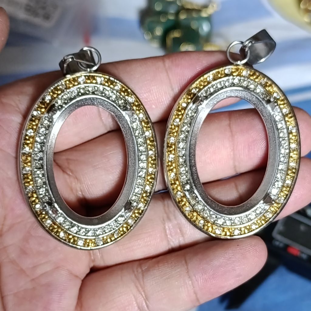 CL 24 Cangkang Emban Liontin Titanium Jumbo 40x30 mm Mewah