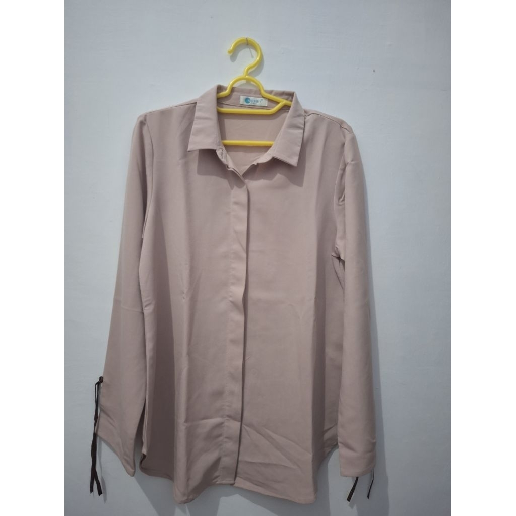 PRELOVED Kemeja Merk Nobby Warna Krem Ukuran M