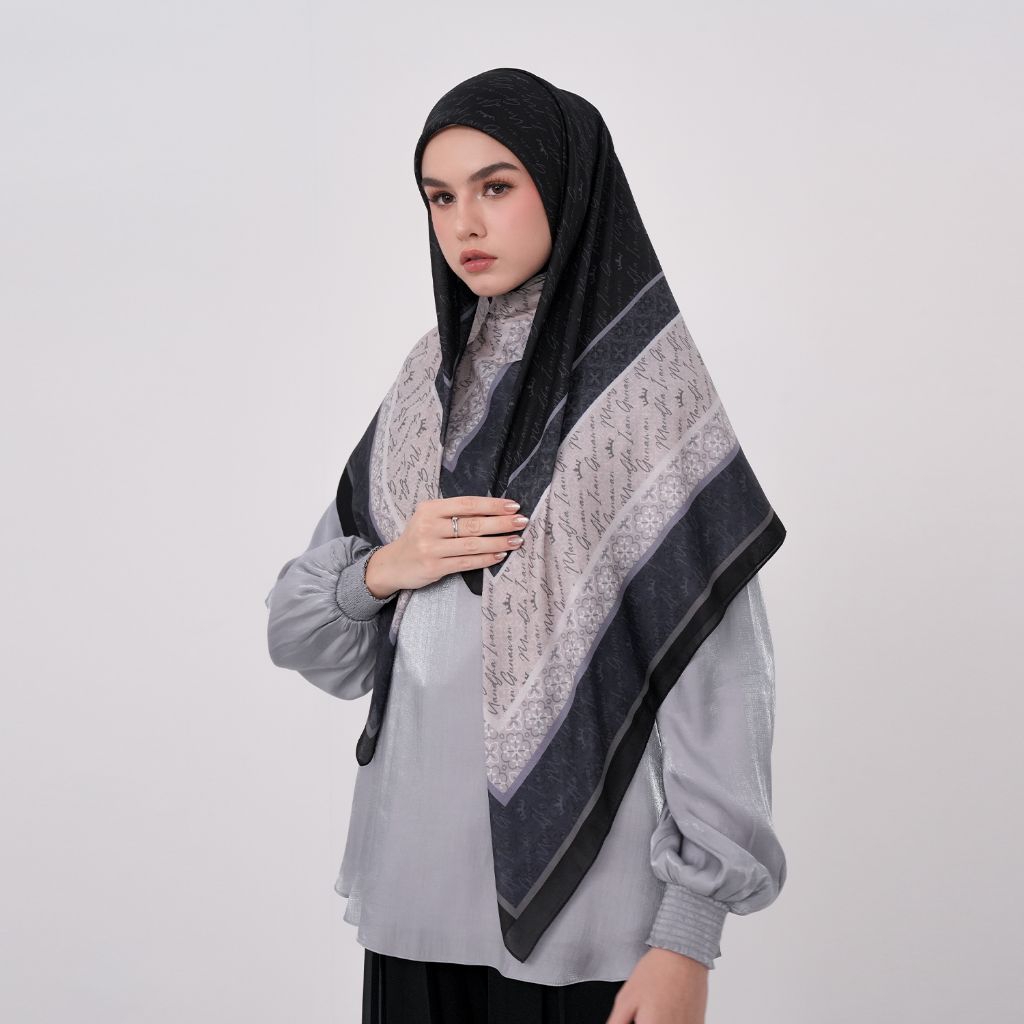 Hijab Mandjha Ivan Gunawan Rylie Hitam Jilbab segi empat