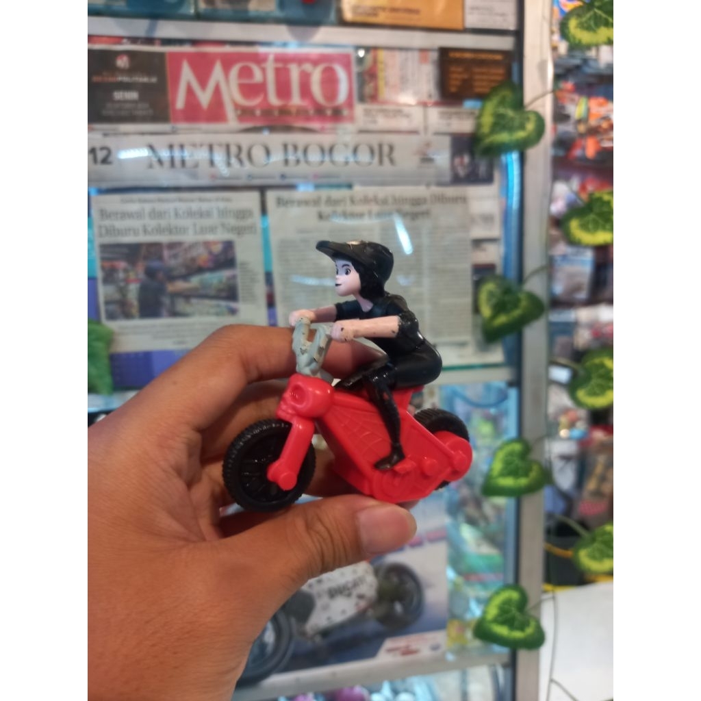 figure mavis dracula (1.1)