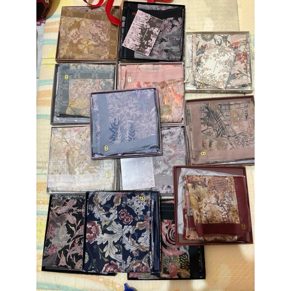 preloved/VVGC/tdp/newyork/ederra/xanadu/buttonscarves/royale