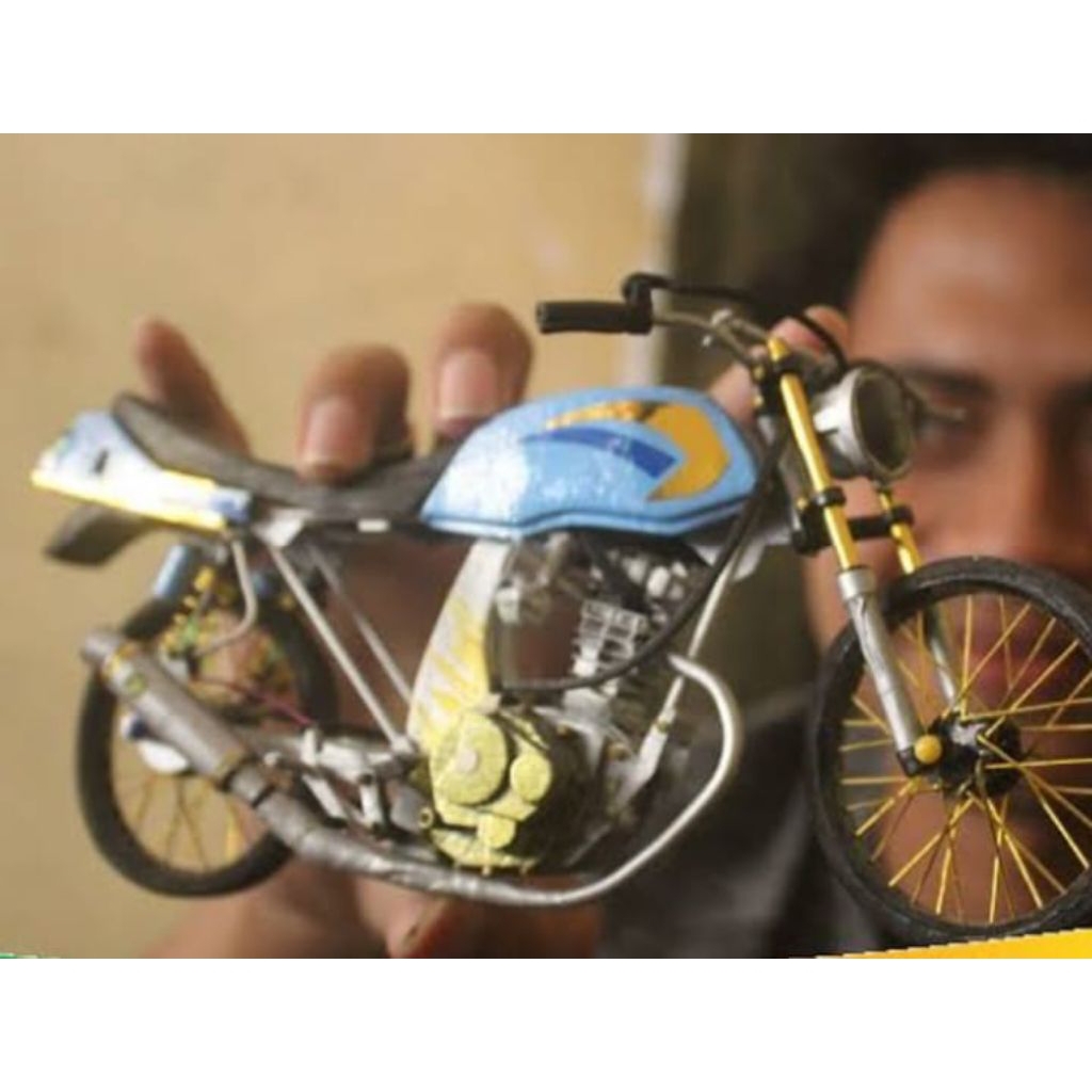 mainan miniatur motor surex trondol Suzuki thunder 125 CC bonus lampu LED biled