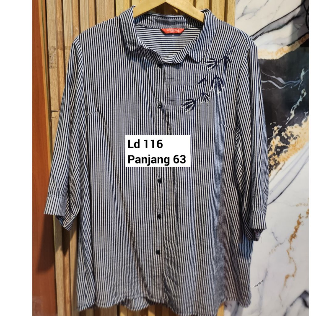 Preloved Kemeja Salur Wanita Navy Crocodile