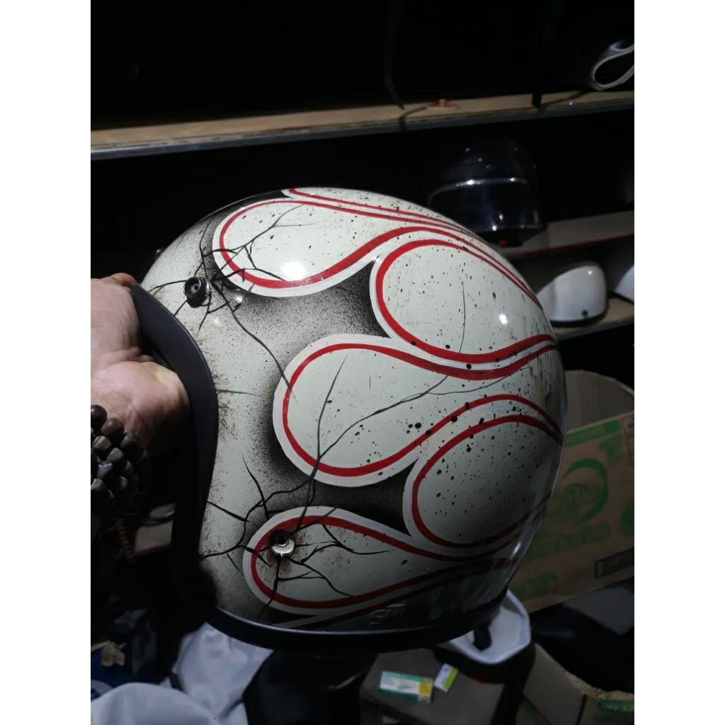 Helm Slim Head Motif Api