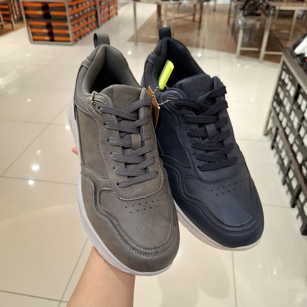 Sepatu Pria Bertali Empuk dan Ringan Brand Yongki Komaladi ORI