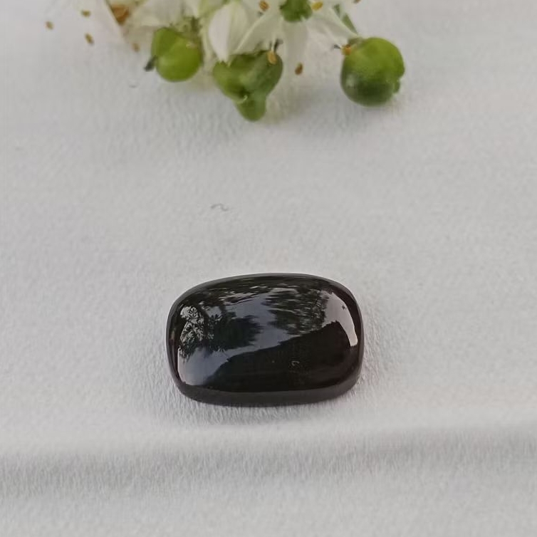 batu lostun yaman ahmar