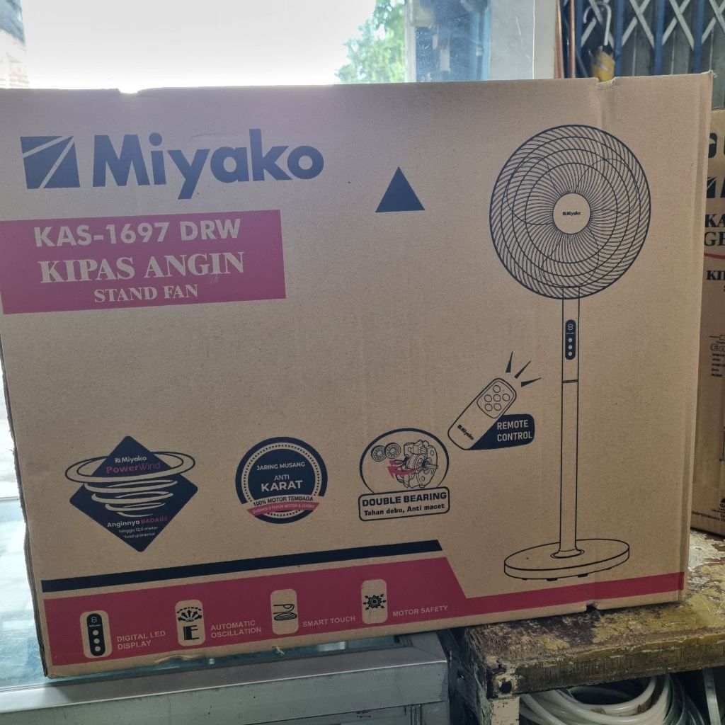 MIYAKO Kipas Angin Berdiri Stand Fan Remote KAS - 1697 DRW