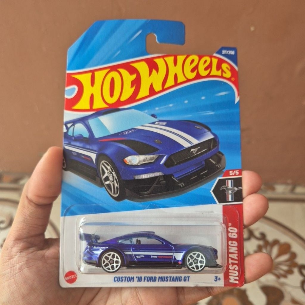Hot Wheels Custom 18 Ford Mustang GT