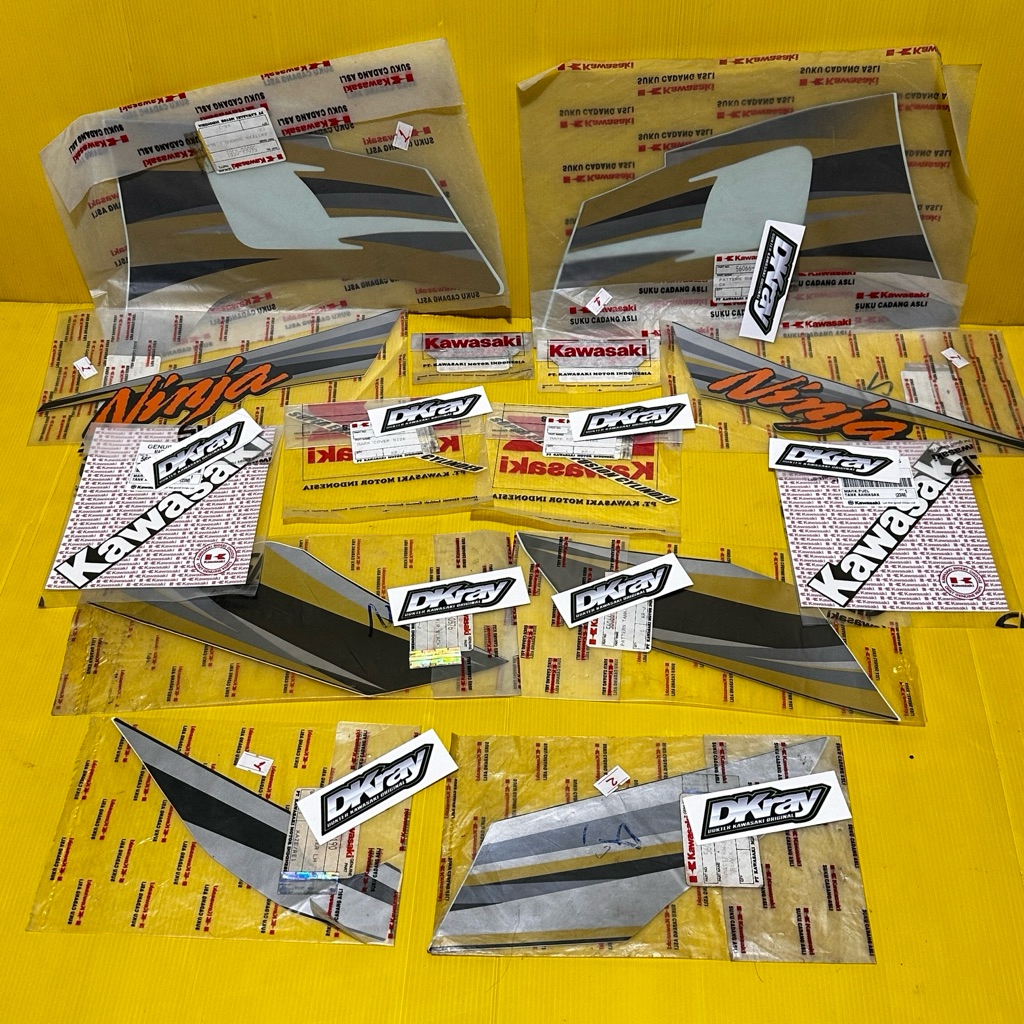 striping stiker sticker ninja kis hitam coklat 2002 original kawasaki