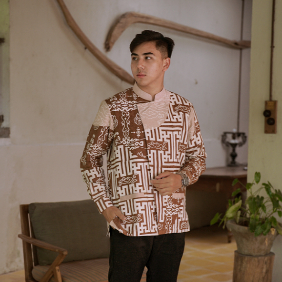BATIK TRUSMI Kemeja Lengan Panjang Beskap Batik Pria Atasan Pria Batik Motif Kainara KBT Bhanagara S