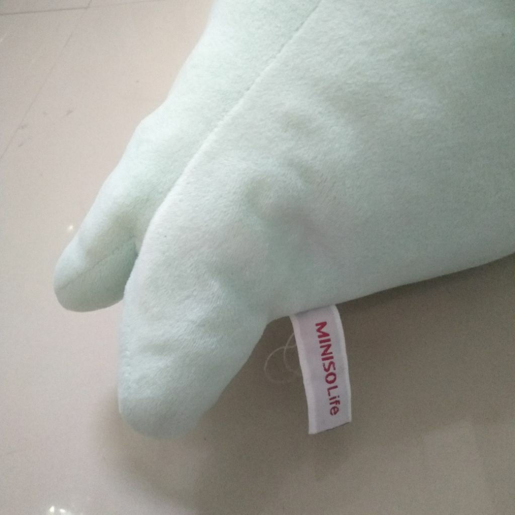 Boneka Dolphin Besar Miniso